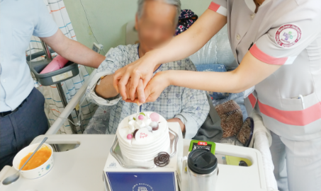 완화의료센터 생일파티 사진
